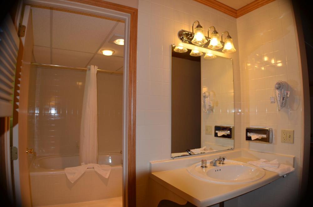 King Room with Spa Bath interior